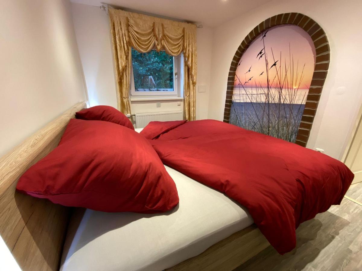 Ferienwohnung Gulfhaus, Mit Sauna Und Grossem Garten Apen Екстериор снимка